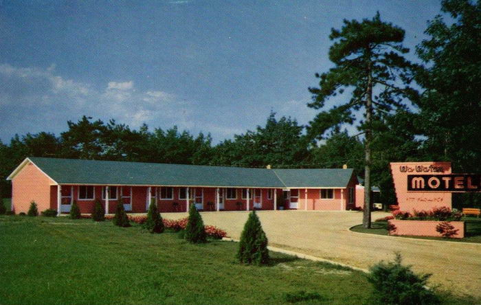 Wa-Wa-Jam Motel (Wawatam Motel, Wa-Wa-Tam Motel) - Old Postcard Photo (newer photo)